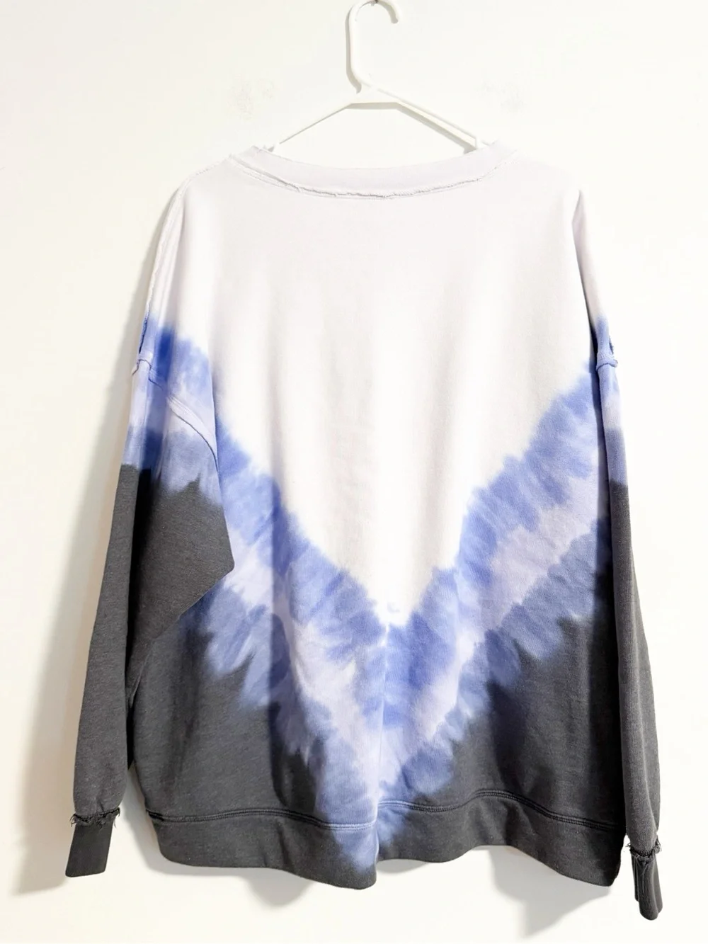 FP Movement Free People Metti Tie Dye Chevron Crewneck Sweatshirt Gray Blue L